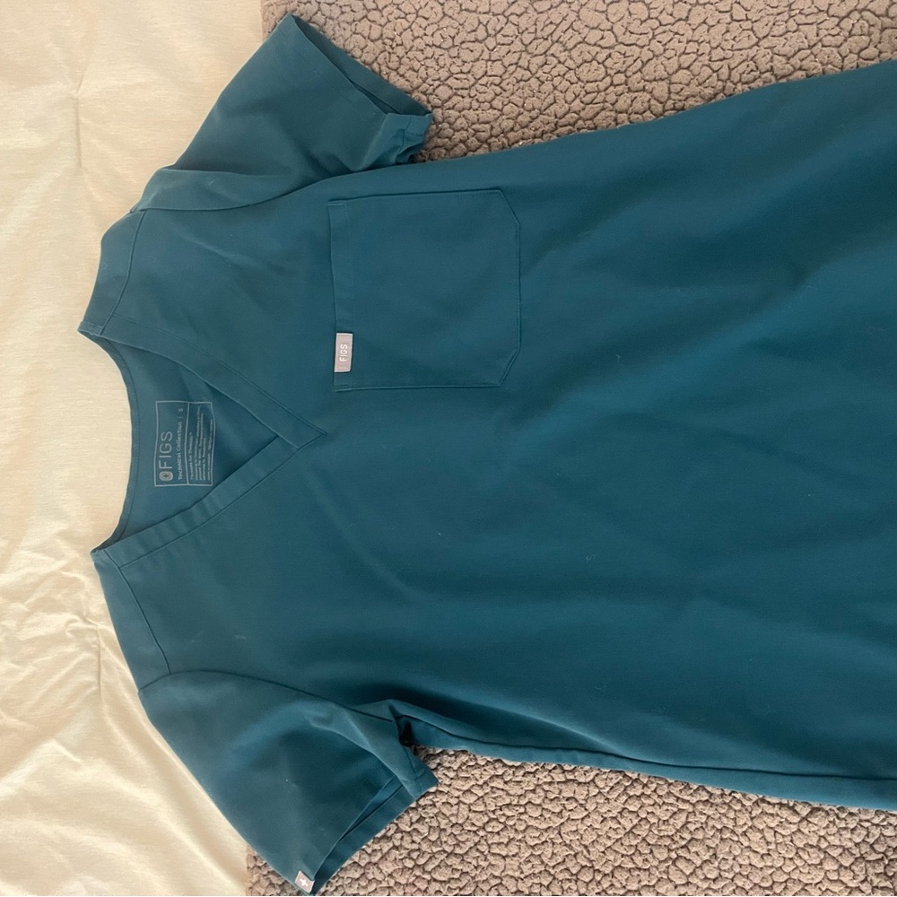 Caribbean Blue Figs V-Neck Scrub Top & Jogger pants